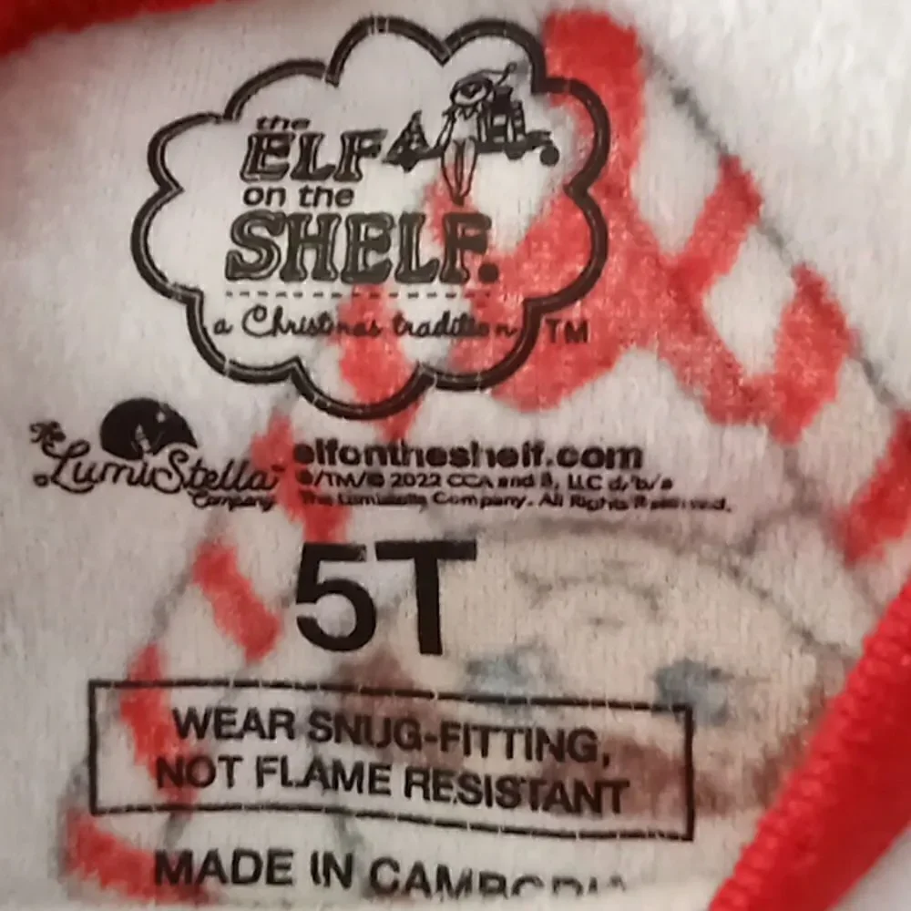 Bundle elf pajamas 5T great condition